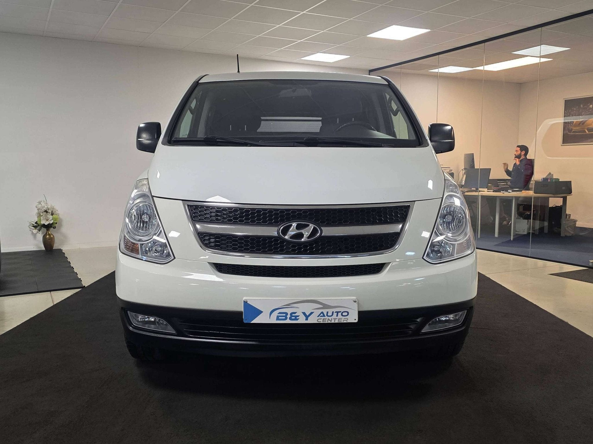 Hyundai H-1 2.5 CRDi Dubbelcabine 6zit / Navi / Trekhaak, Auto's, Voorwielaandrijving, 188 g/km, Stof, Gebruikt
