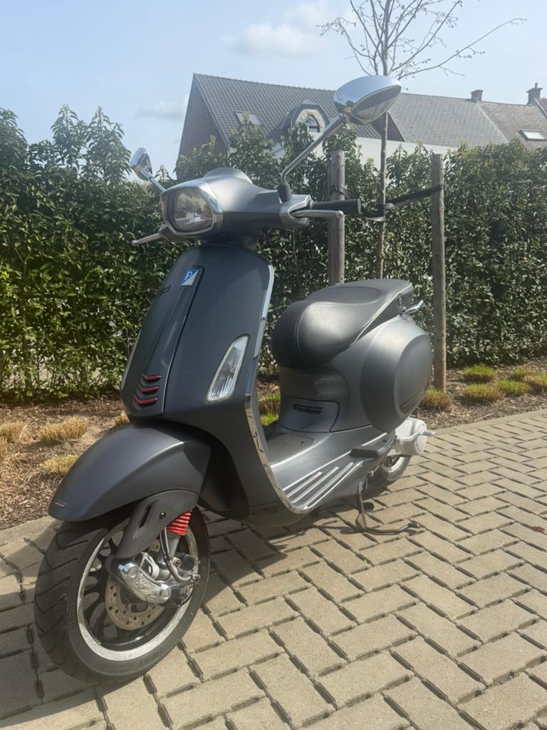Vespa sprint klasse b, Fietsen en Brommers, Scooters | Vespa, Ophalen, Zo goed als nieuw