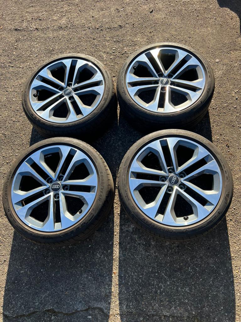 18 Inch Orginele Audi A3 Velgen met Zomerbanden, Auto-onderdelen, Banden en Velgen, 18 inch, Banden en Velgen, Nieuw, Ophalen of Verzenden