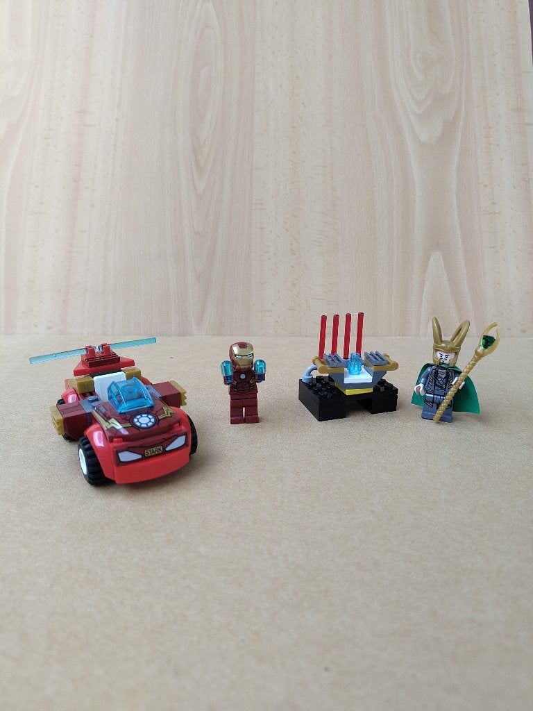Lego Marvel Iron Man Juniors - Iron Man vs Loki, Kinderen en Baby's, Ophalen, Marvel, Lego, Zo goed als nieuw