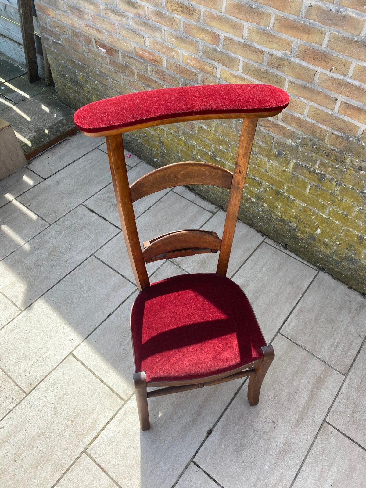 Kerkstoel met rood fluweel, Antiek en Kunst, Ophalen
