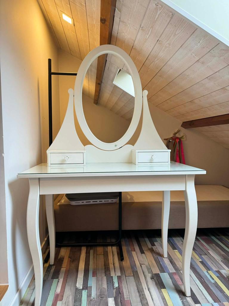 Coiffeuse blanche avec un mirroir et des tiroirs, Enlèvement, Comme neuf