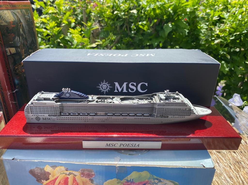 Bateau MSC Poesia, Enlèvement, Neuf
