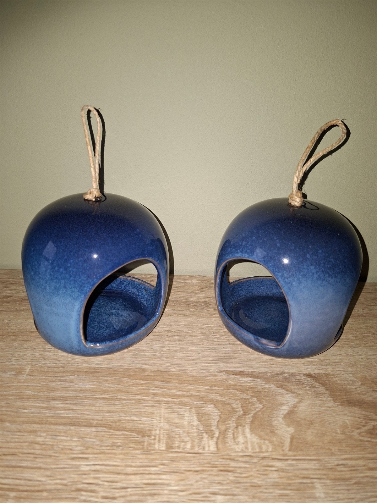 2 voederhuisjes voor vogels keramiek, Ophalen