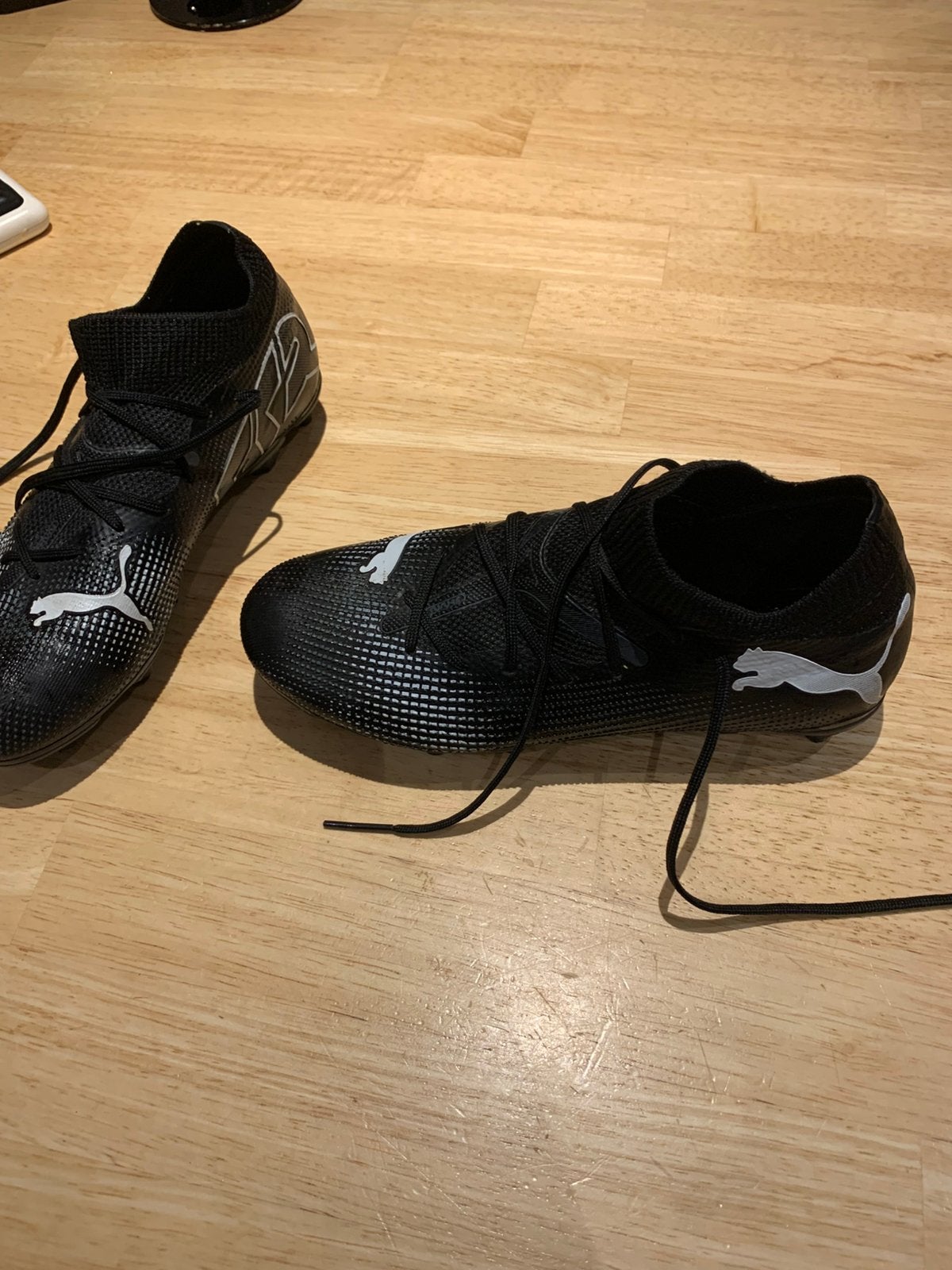 Voetbal schoenen puma nieuw maat 35, Sport en Fitness, Ophalen of Verzenden, Zo goed als nieuw, Schoenen