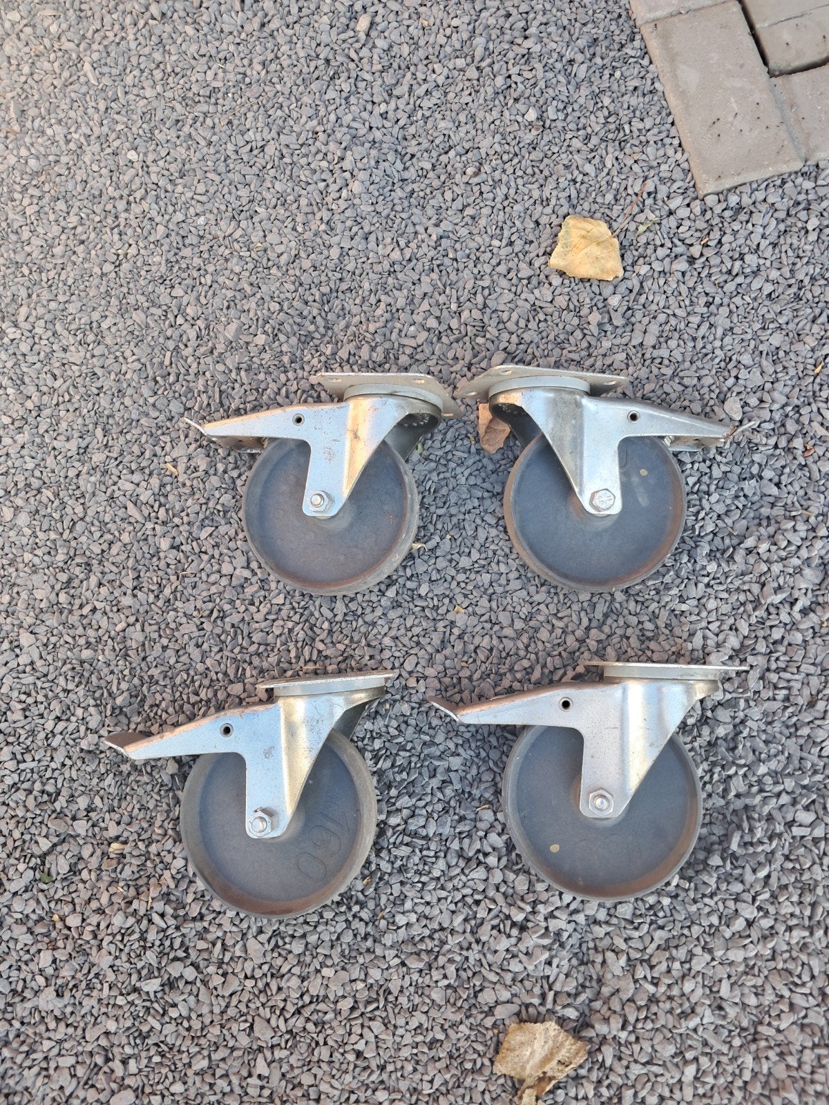 4 wielen met rem, Ophalen