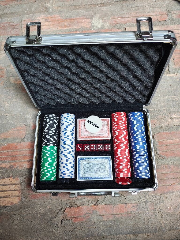 Poker set, Hobby en Vrije tijd, Gezelschapsspellen | Kaartspellen, Een of twee spelers, Ophalen, Zo goed als nieuw