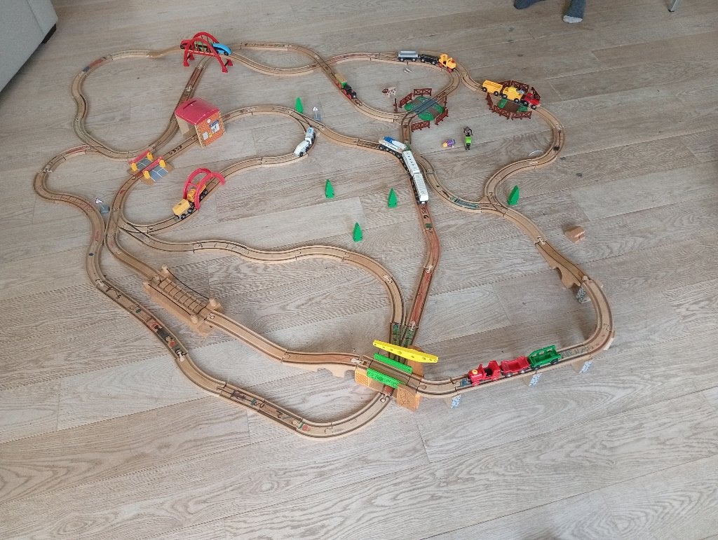 Brio mix met Ikea houten sporen en treinstellen, Enfants & Bébés, Jouets | Jouets en bois, Utilisé, Jouet à Rouler ou à Bascule