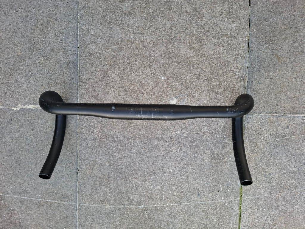 Volant de vélo de route Giant Contact 42 cm - inutilisé, Vélos & Vélomoteurs, Neuf, Guidon, Giant, Aluminium