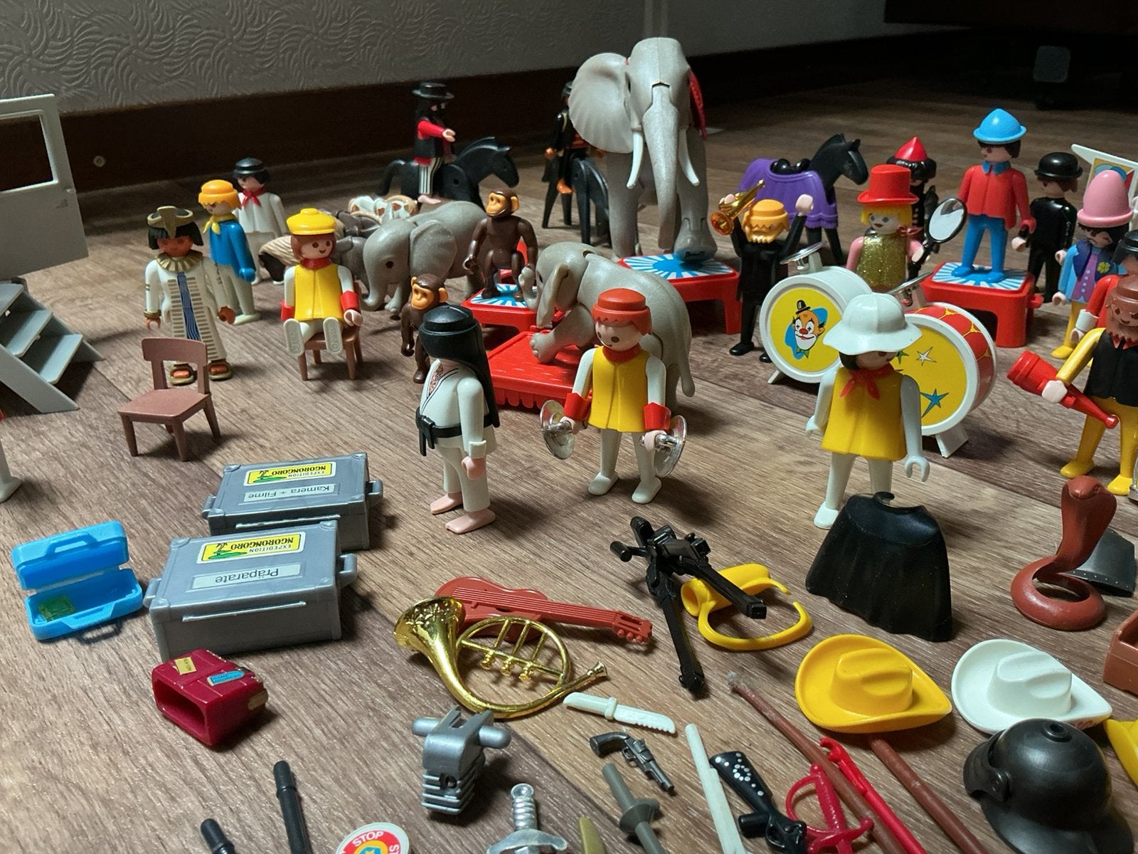 Playmobil, cirque, camping-car, etc., plus de 150 pièces, Enlèvement ou Envoi