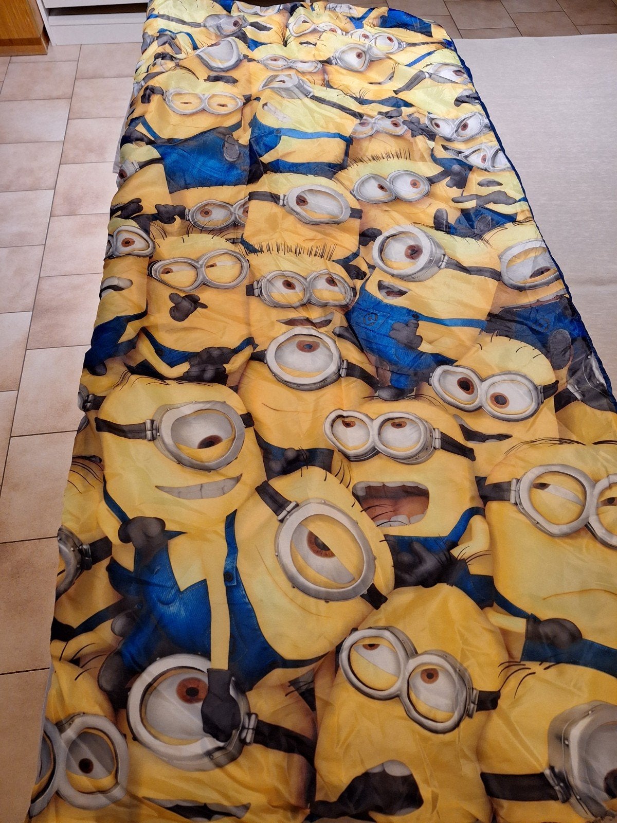 Minions kinderslaapzak, 145 op 63 cm, Ophalen, Zo goed als nieuw