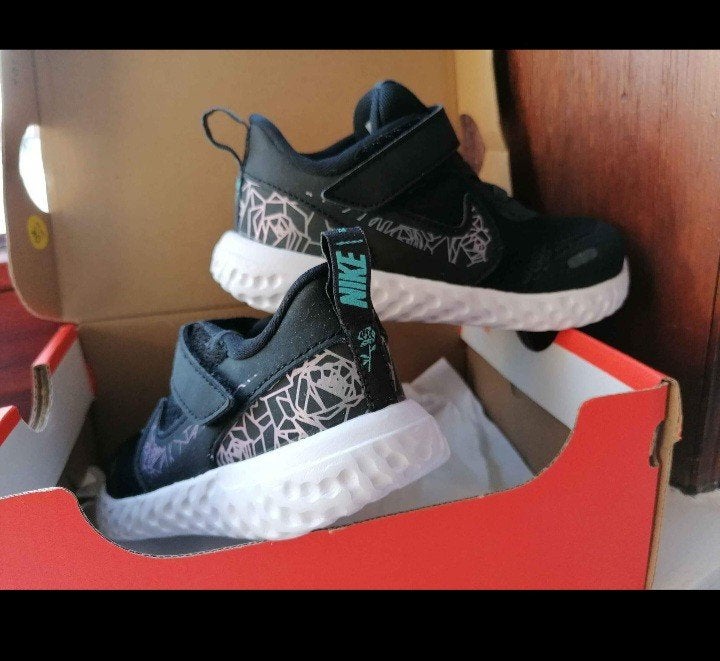 Nike schoenmaat 25, Sport en Fitness, Basketbal, Ophalen, Schoenen