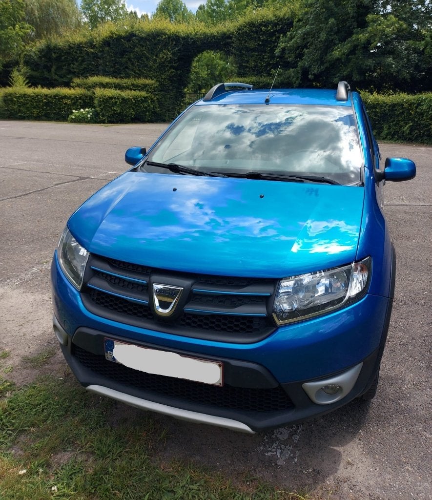 Dacia Sandero Stepway 2015 137,100km, Auto's, Dacia, Voorwielaandrijving, Zwart, Blauw, Parkeersensor