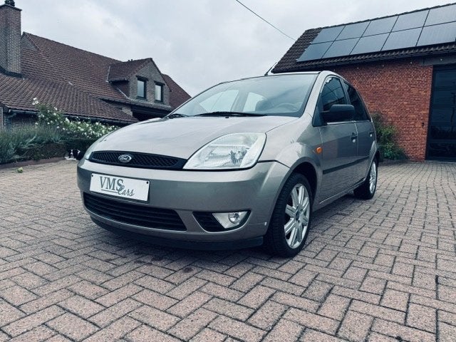 Ford Fiesta 1.4 Essence * Garantie * Climatisation *Attelage, 144 g/km, https://public.car-pass.be/vhr/f5045ffa-f30f-4215-8f6c-ca680a63a62d