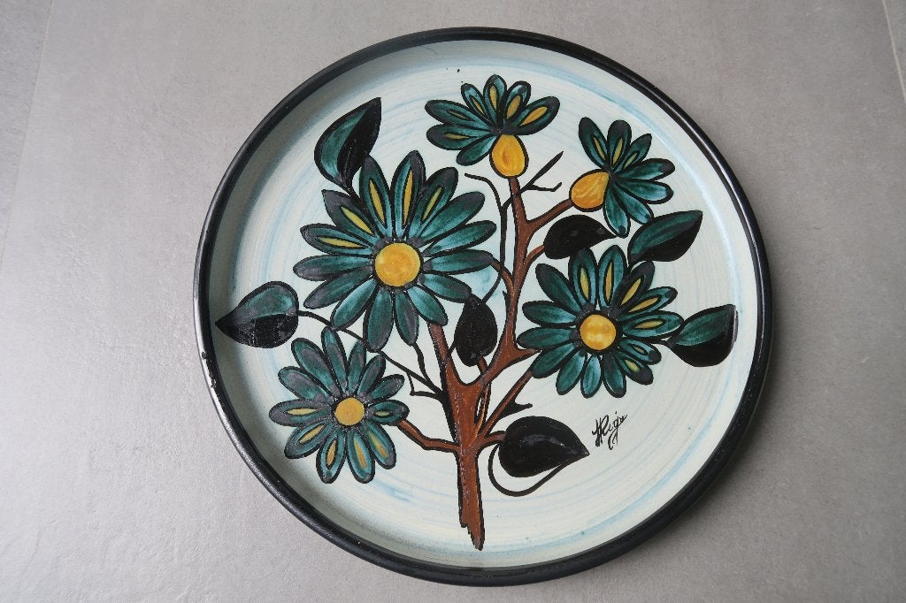 Plat fleuri en céramique Rigo Bruxelles 33 cm, Antiquités & Art, Enlèvement ou Envoi