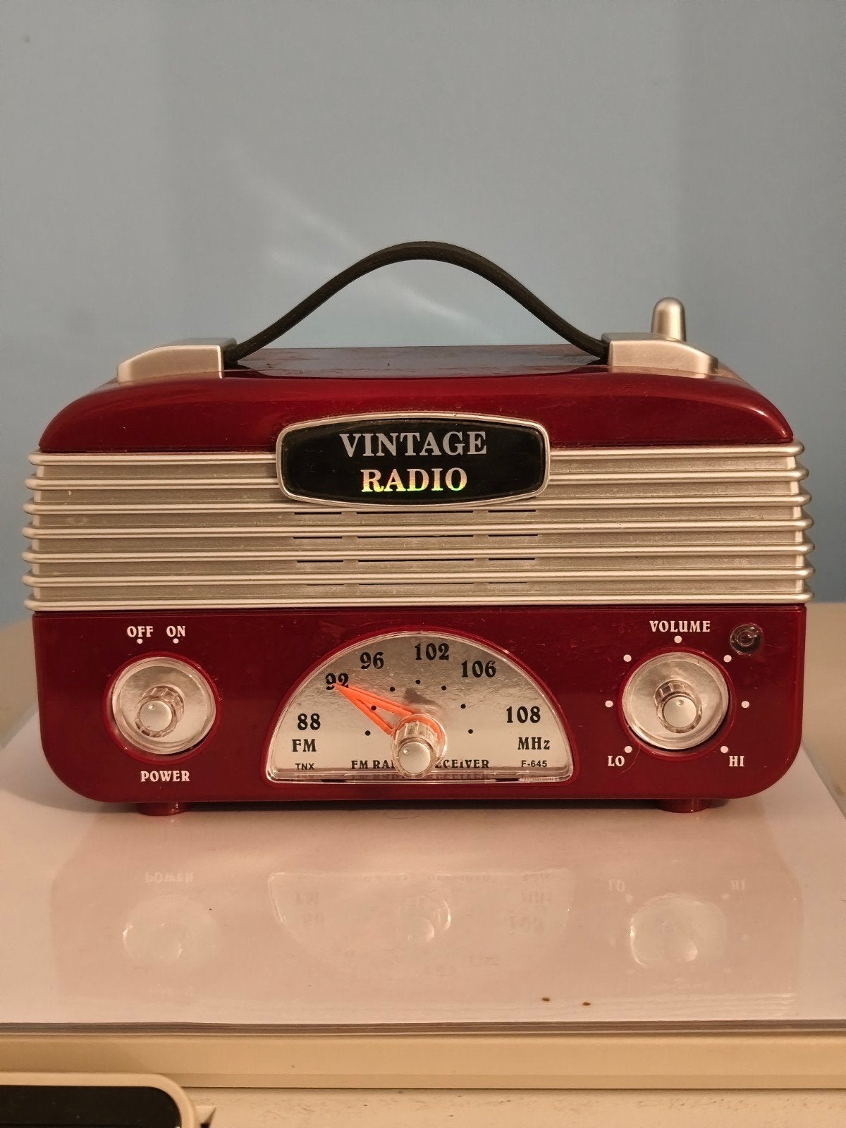 Radio vintage et collector à pile couleur rouge bordeaux, Envoi, Radio