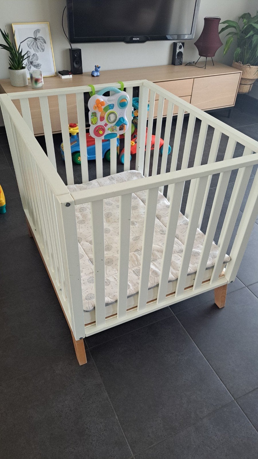 Parc bébé blanc,avec habillage complet, Enfants & Bébés, Enlèvement