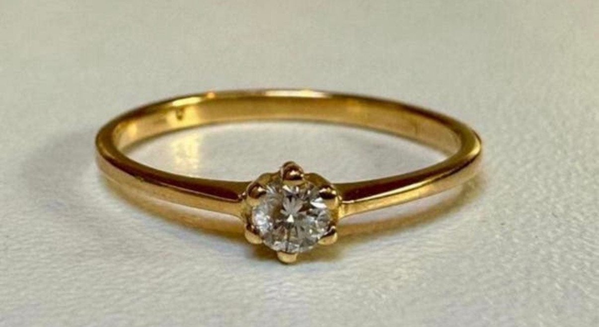 18 karaat solitaire gouden ring met een natuurlijke diamant!, Handtassen en Accessoires, Ringen, Geel, Ophalen of Verzenden, Kleiner dan 17