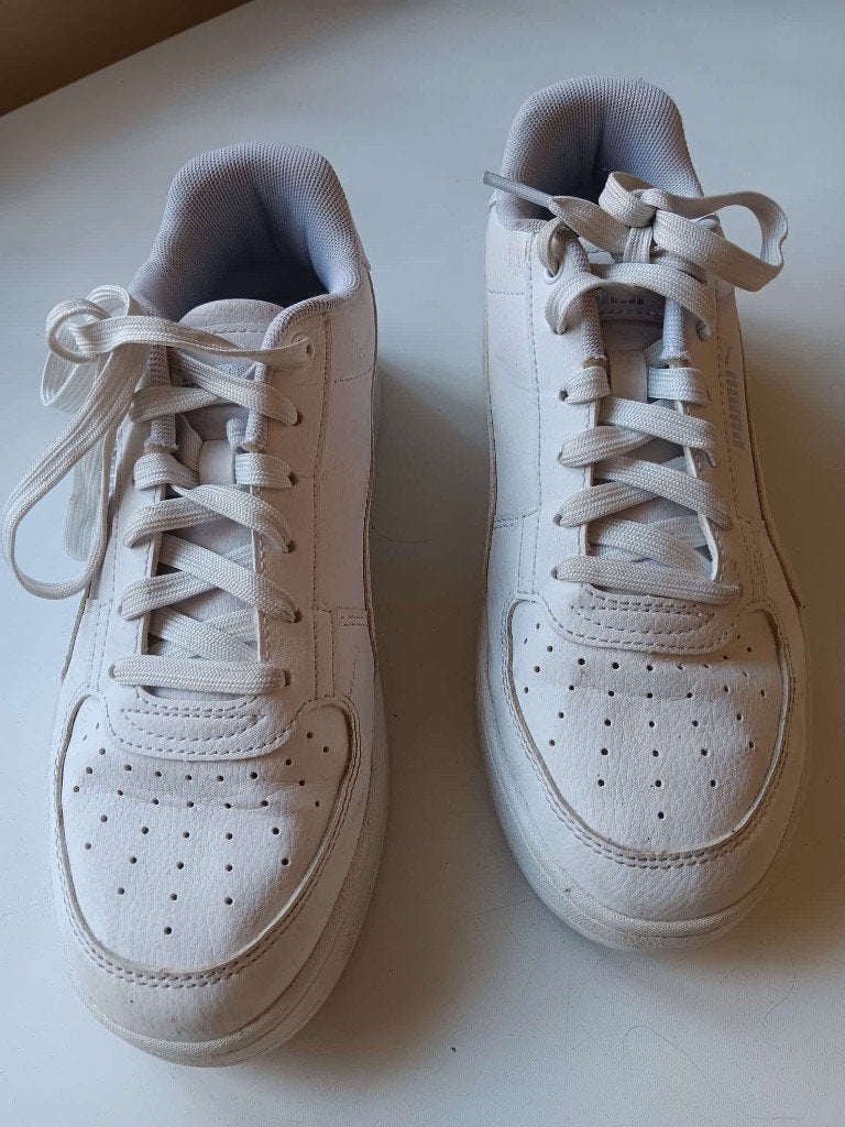 sportschoenen witte zool maat 39, Kinderen en Baby's, Kinderkleding | Schoenen en Sokken, Puma, Ophalen of Verzenden, Zo goed als nieuw