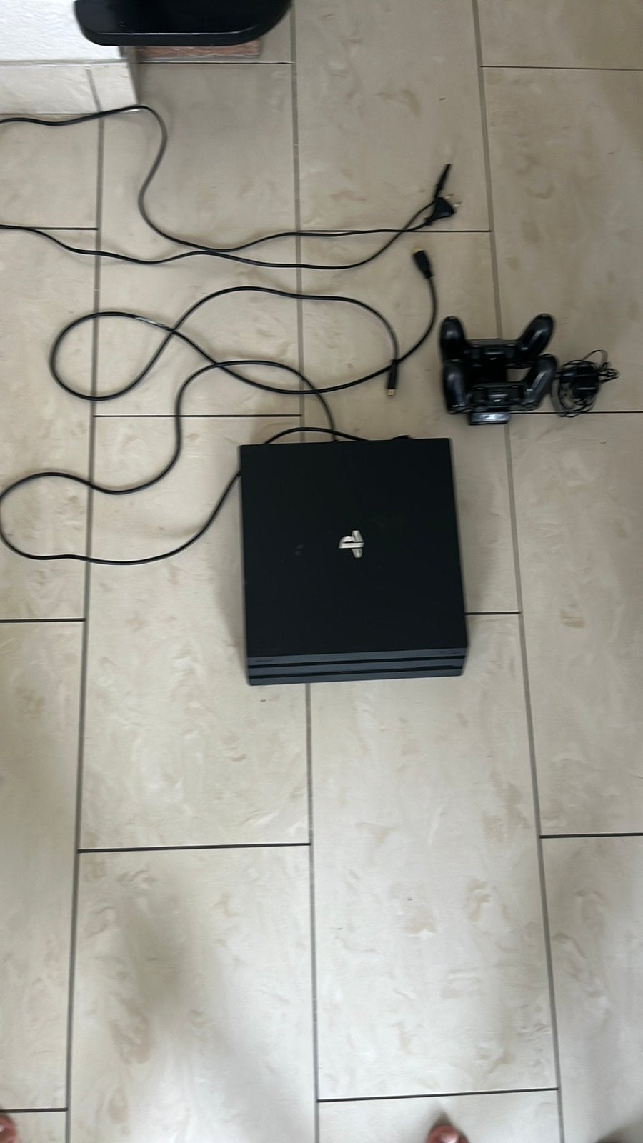 PS4 plus twee controllers, Games en Spelcomputers, Spelcomputers | Sony PlayStation 4, Ophalen, Gebruikt, Met 2 controllers, 1 TB