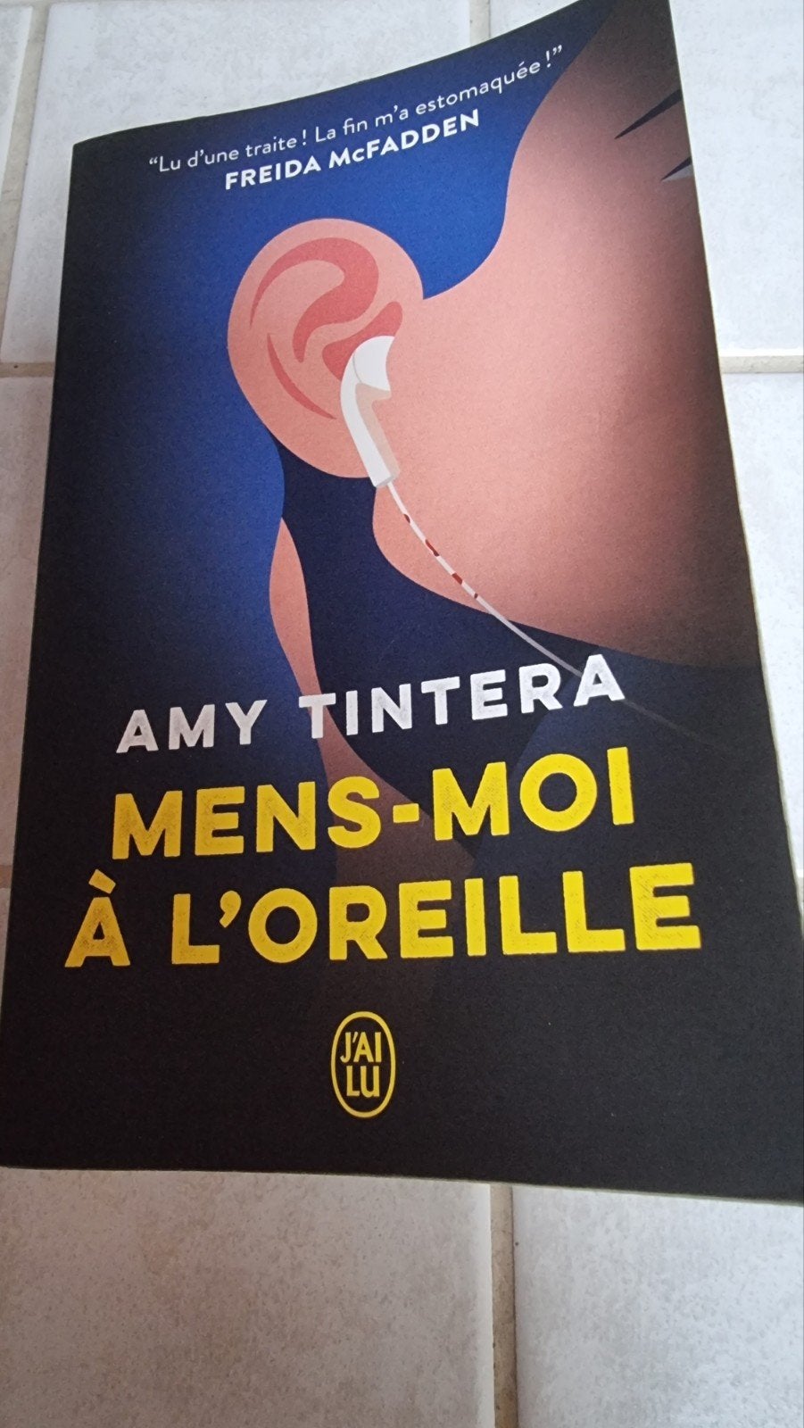 mens moi à l oreille, Livres, Enlèvement
