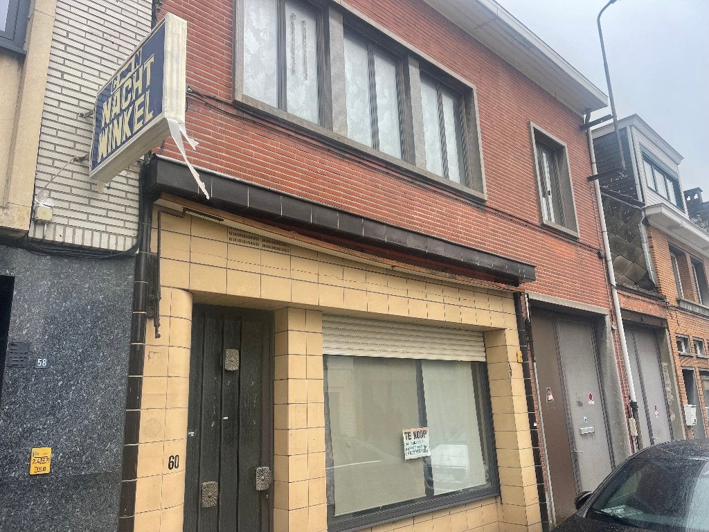 Te renoveren huis in Sint Niklaas te koop, Immo, Provincie Oost-Vlaanderen, Tot 200 m², Tussenwoning, Sint niklaas