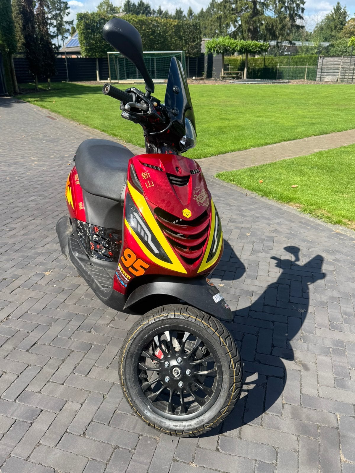 Piaggio zip 125cc A1 Cars X Carbon, Fietsen en Brommers, Ophalen, Zo goed als nieuw, Piaggio