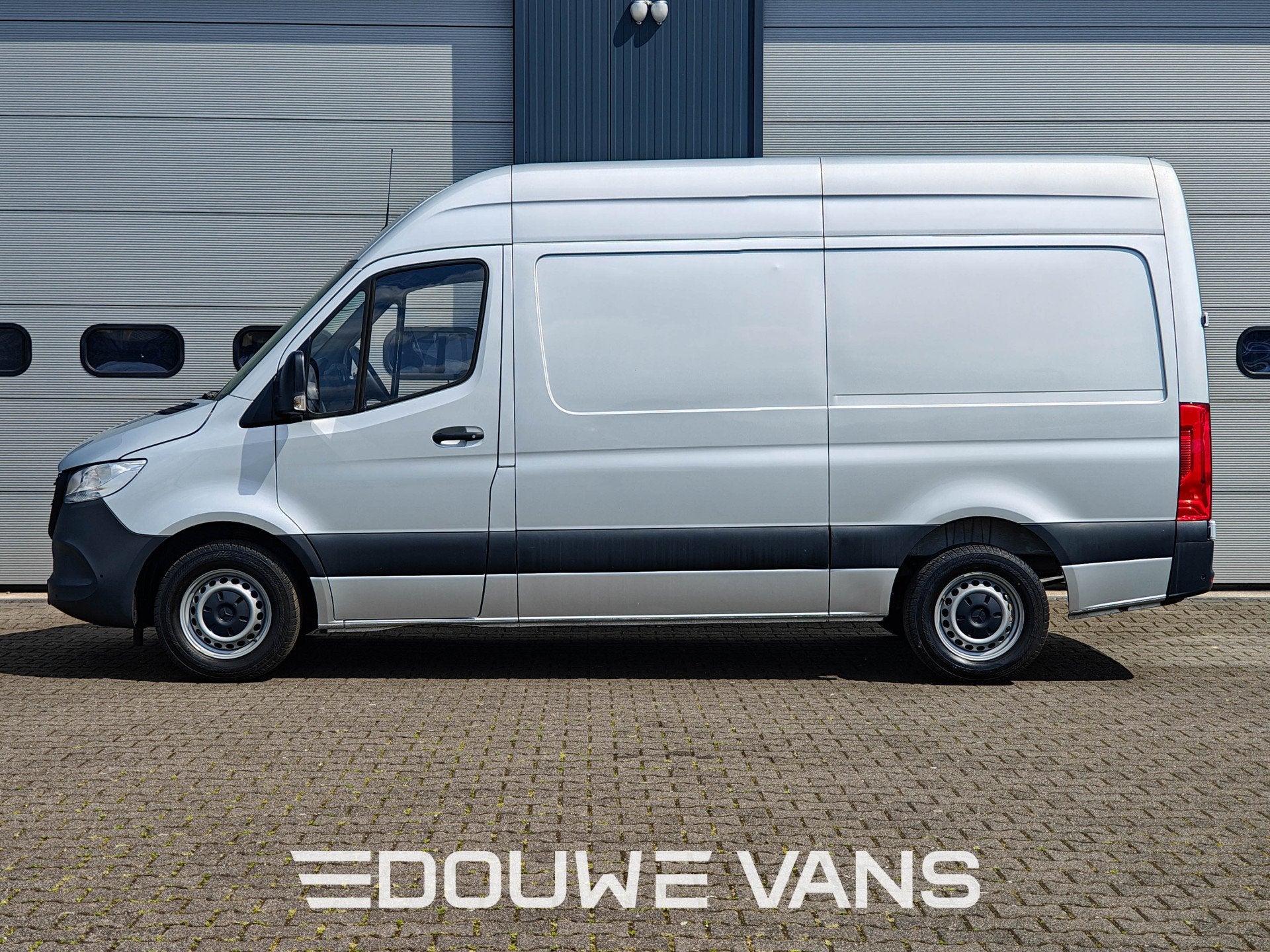 Mercedes-Benz Sprinter L2 H2 315 RWD Zilver Automaat MBUX Ma, Auto's, Automaat, Gebruikt, 4 cilinders, Mercedes-Benz