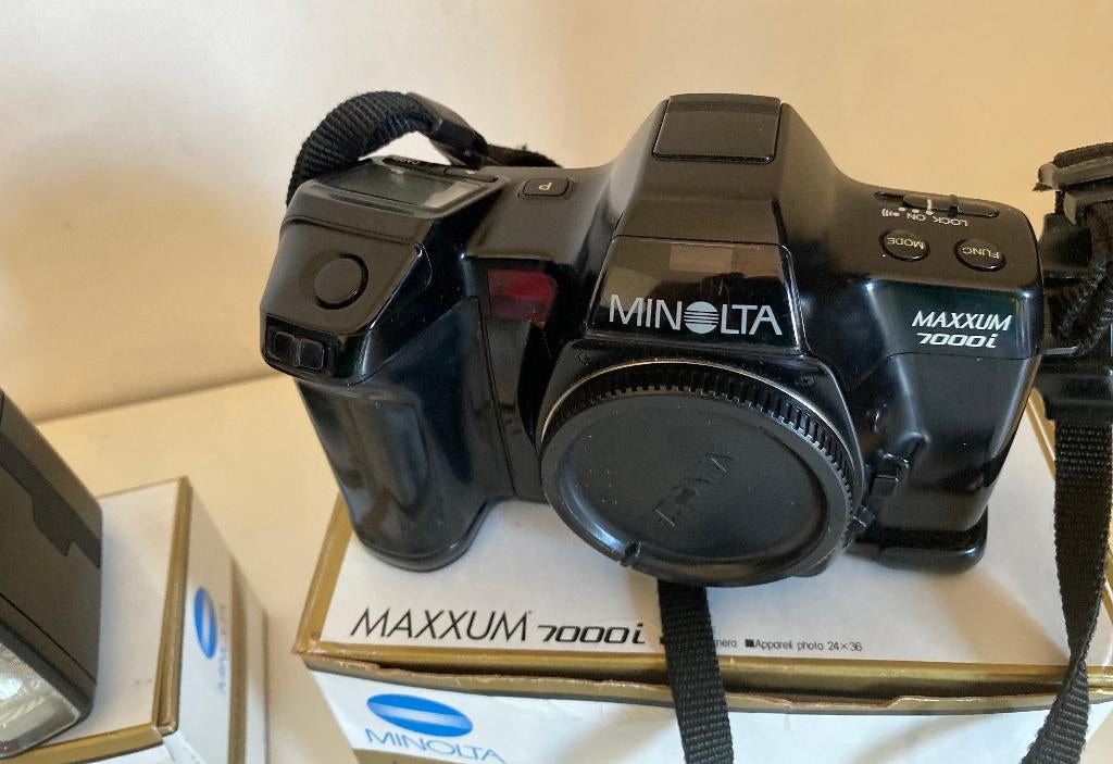 Minolta Maxxum 7000i (Dynax 7000i) avec object et flash, Enlèvement ou Envoi, Comme neuf, Minolta