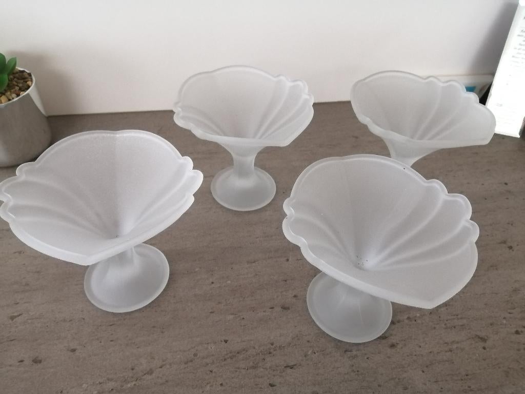 4 mooie ijs- dessert coupjes NIEUW, Huis en Inrichting, Ophalen of Verzenden, Nieuw, Glas, Overige typen