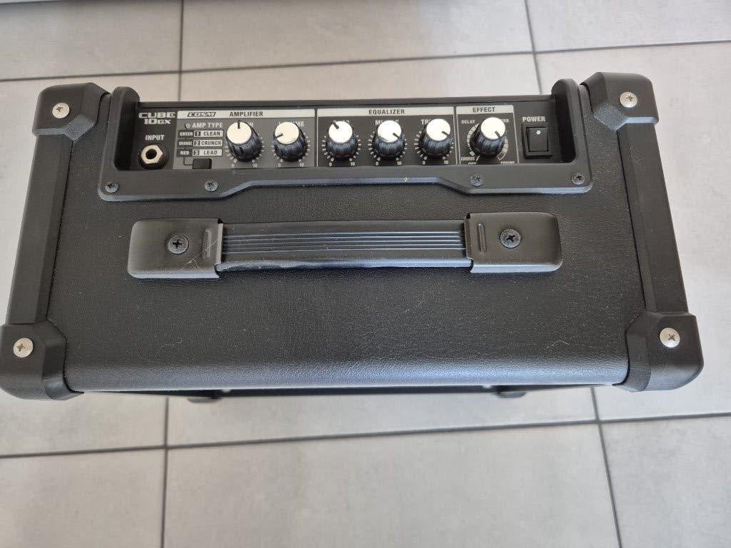 Electrische gitaar stagg en versterker roland cube 10gx, Ophalen, Nieuw, Gitaar