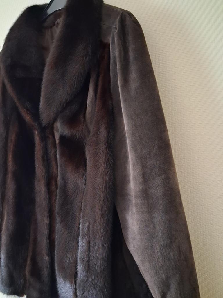 Bruine jas voor vroum, Ophalen, Zo goed als nieuw, Maat 42/44 (L), Bruin