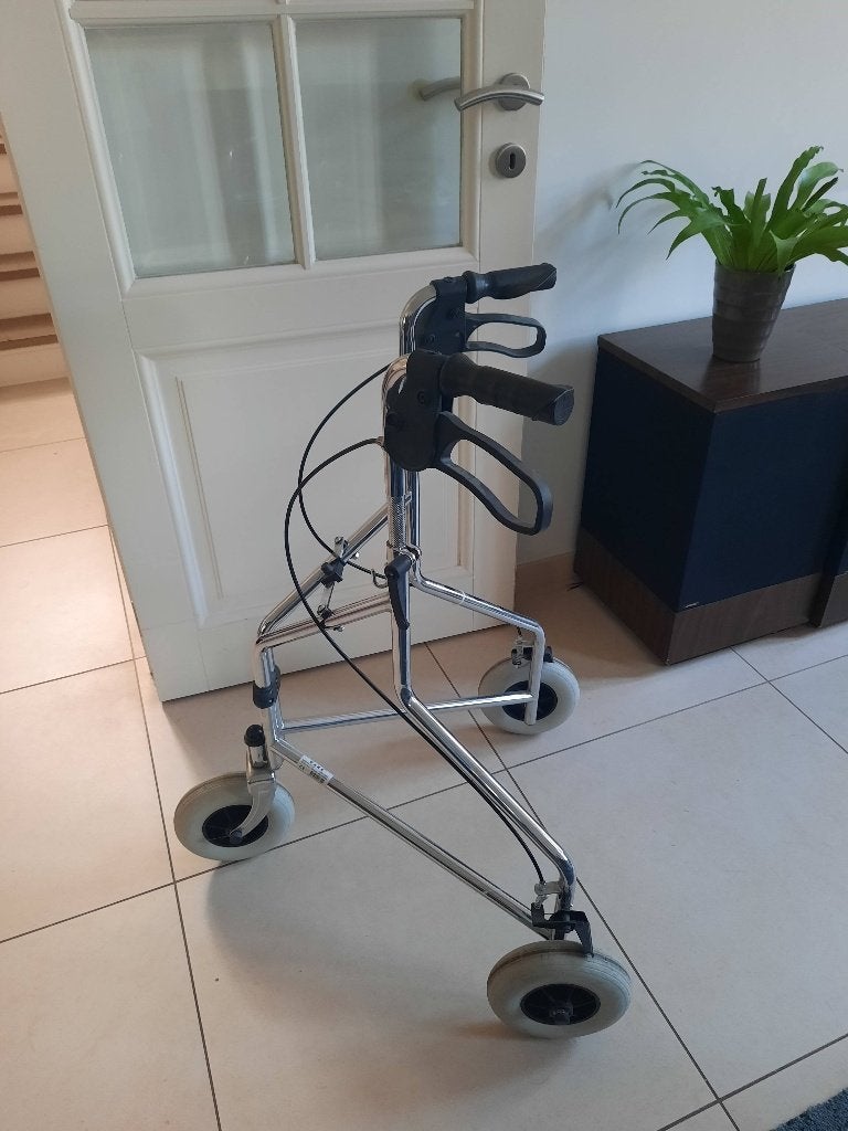 Delta driewielrollator, Diversen, Ophalen, Opvouwbaar, Zo goed als nieuw