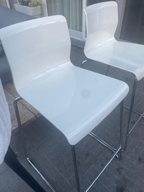 Hoge stoelen wit 2stuks als nieuw, Ophalen, Kunststof, Twee, Wit