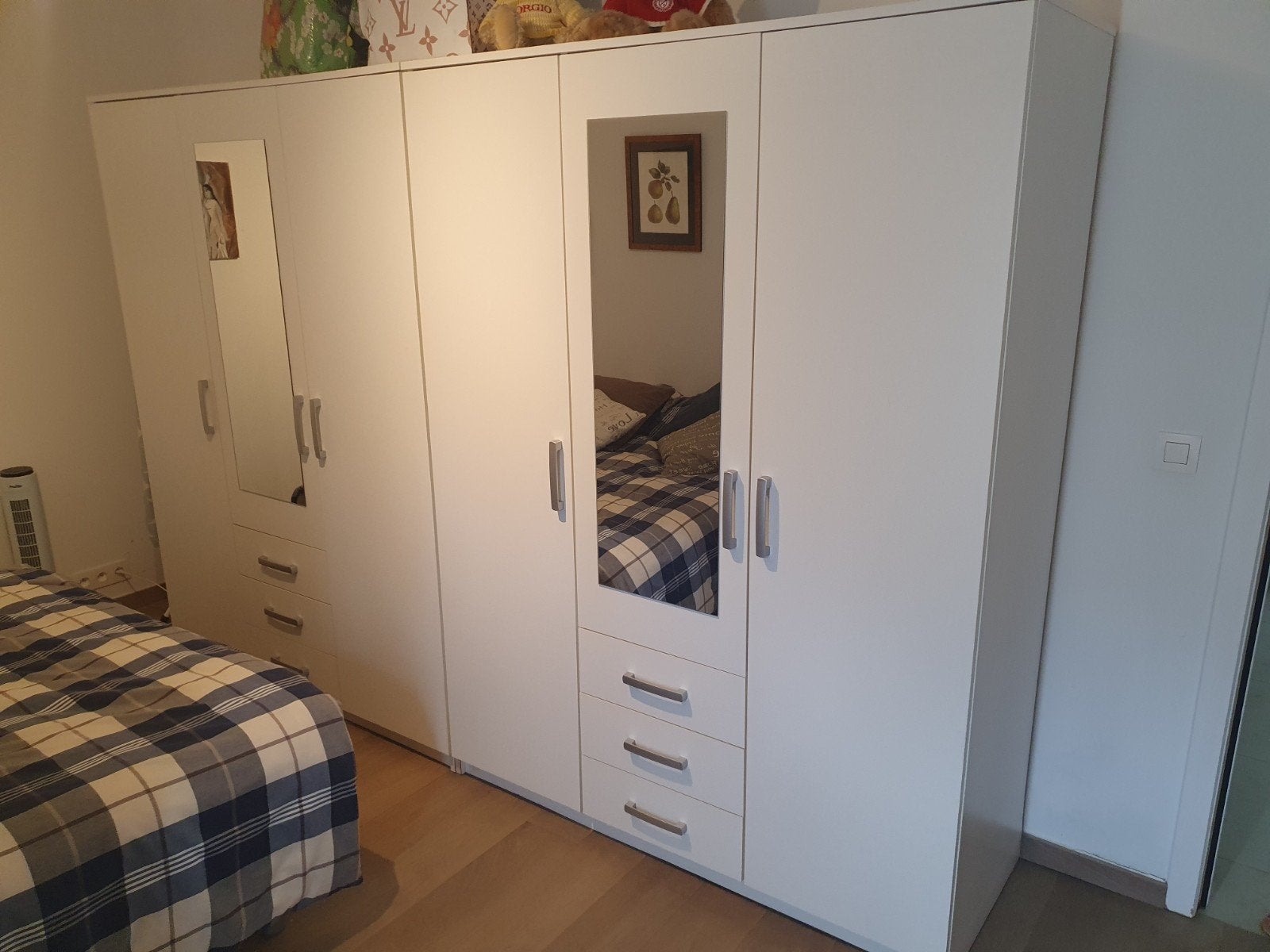 Garde robe double, Enlèvement