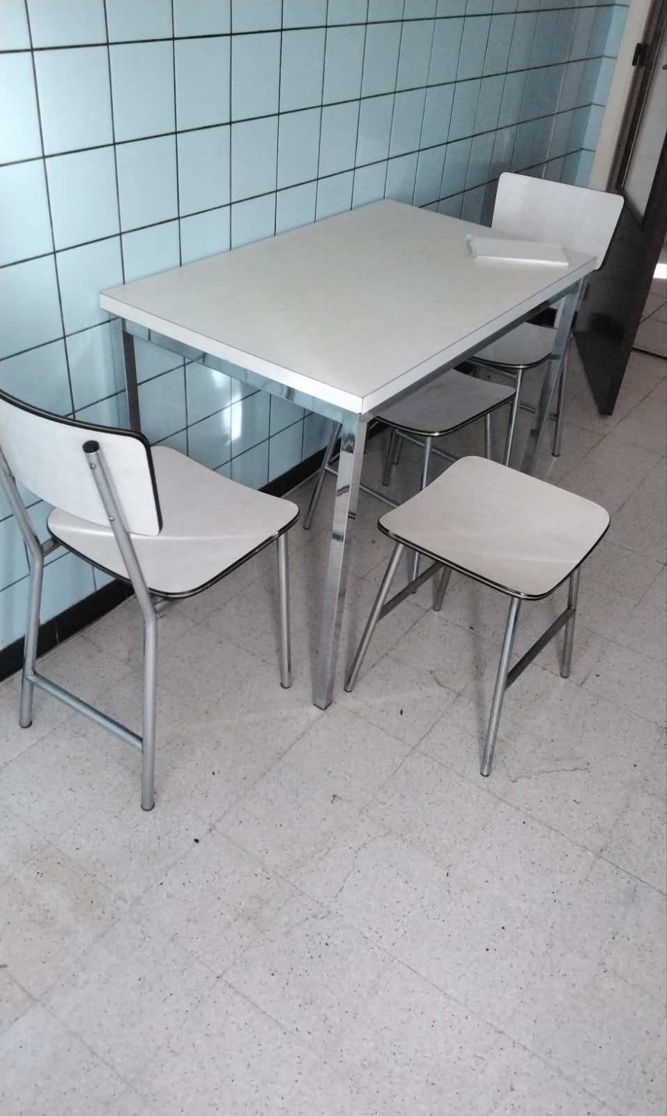 table de cuisine avec 2 chaises et 2 tabourets, Caravanes & Camping, Enlèvement