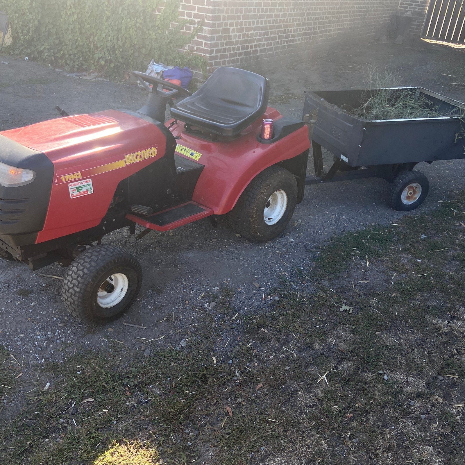 Trekker 17hp hydro start en rijdt motor rookt een beetje, Tuin en Terras, Zitmaaiers, Ophalen
