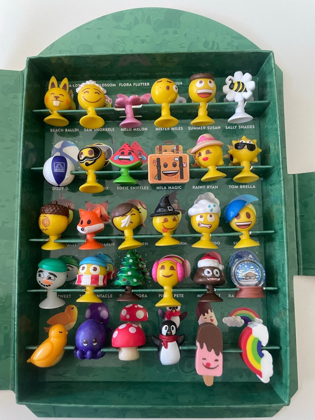 Volledige ongebruikte volle doos emoiji’s aldi 2026, Aldi, Ophalen of Verzenden
