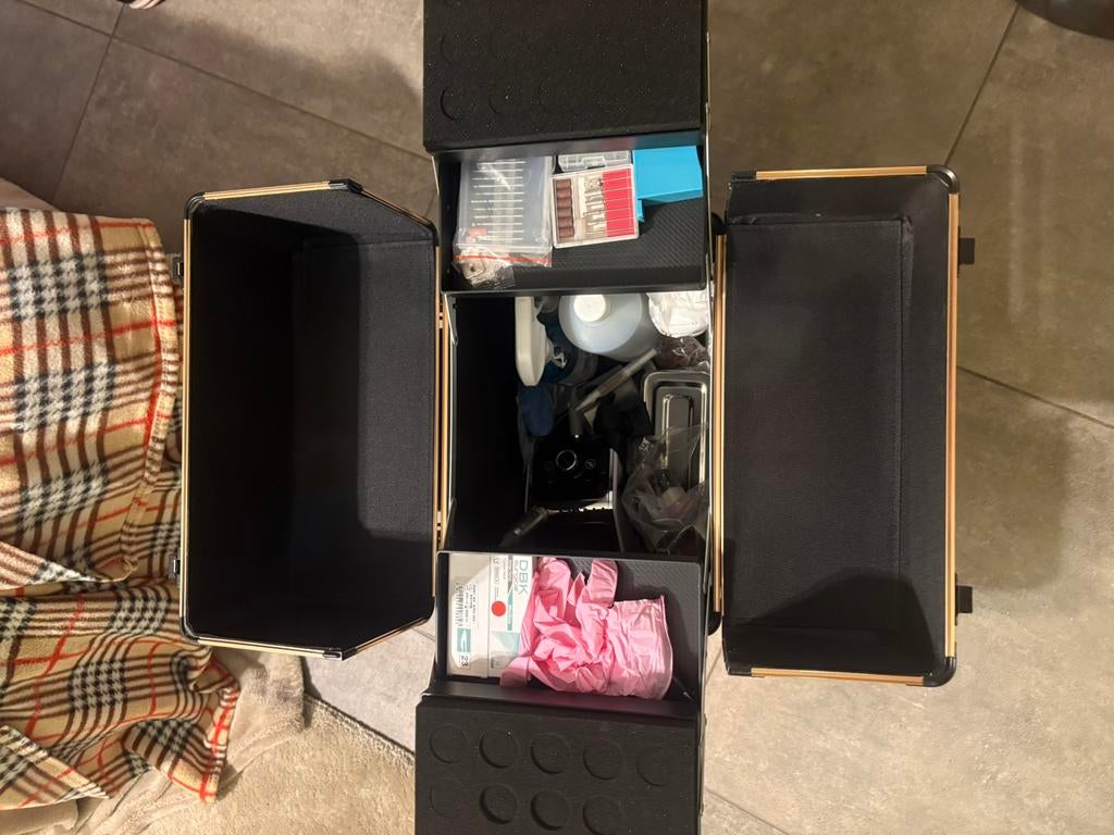 Volledige pedicure set met koffer . Alles nieuw, Enlèvement ou Envoi, Neuf, Soin des mains et des pieds