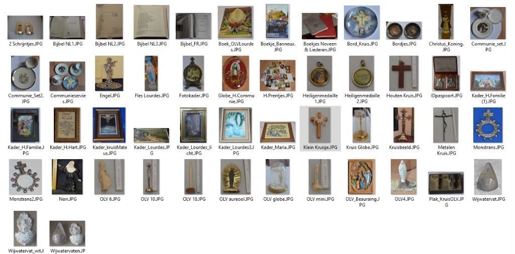 Doos met 50-tal Vintage religieuse voorwerpen, Antiek en Kunst, Ophalen