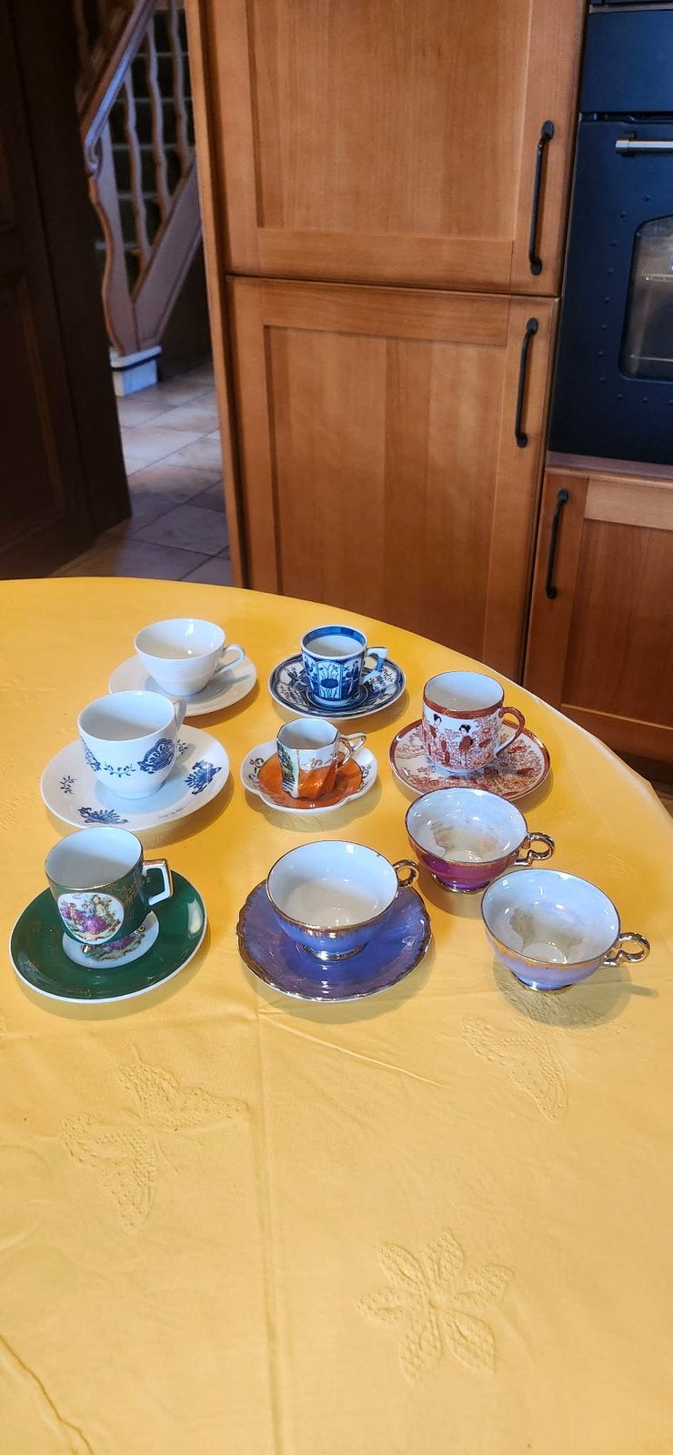 Tasses de collection (ensemble), Enlèvement