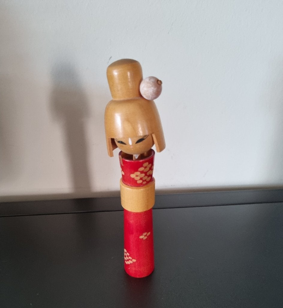 Cute Kokeshi de Hitomi Noboru, Antiquités & Art, Art | Art non-occidental, Japon, Bois, Décoré, 15 cm