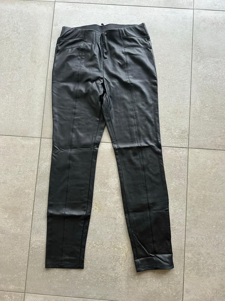 Zachte lederlook broek Comma, Vêtements | Femmes, Vêtements de grossesse, Neuf, Taille 38/40 (M), Enlèvement ou Envoi, Pantalon ou Jeans