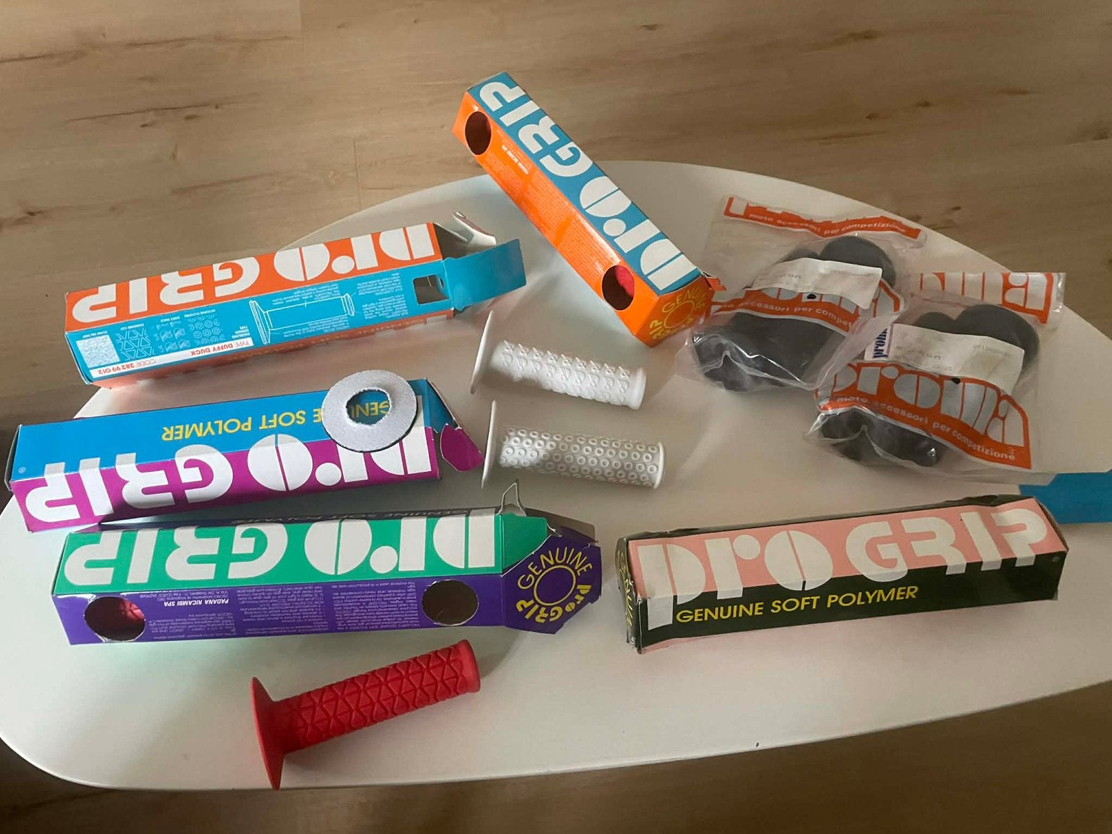 Dit zijn NOS Proma handvaten uit oude stock, jaren 80/90., Vélos & Vélomoteurs, Enlèvement ou Envoi