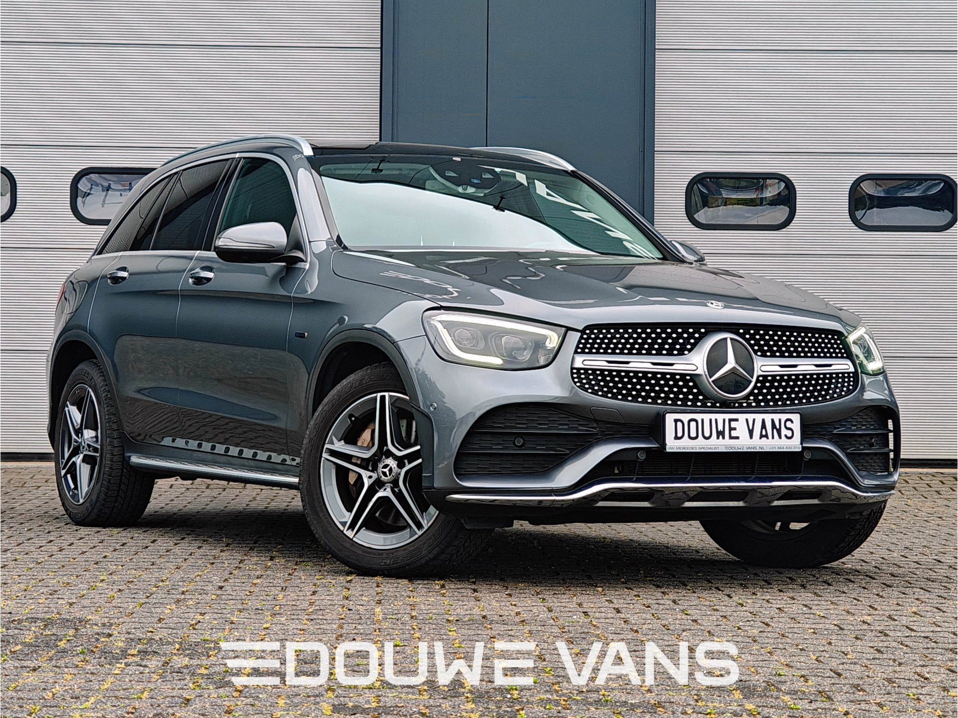 Mercedes-Benz GLC 300e 4MATIC Panorama Burmester 360 Camera, Auto's, Automaat, Gebruikt, 4 cilinders, 320 pk