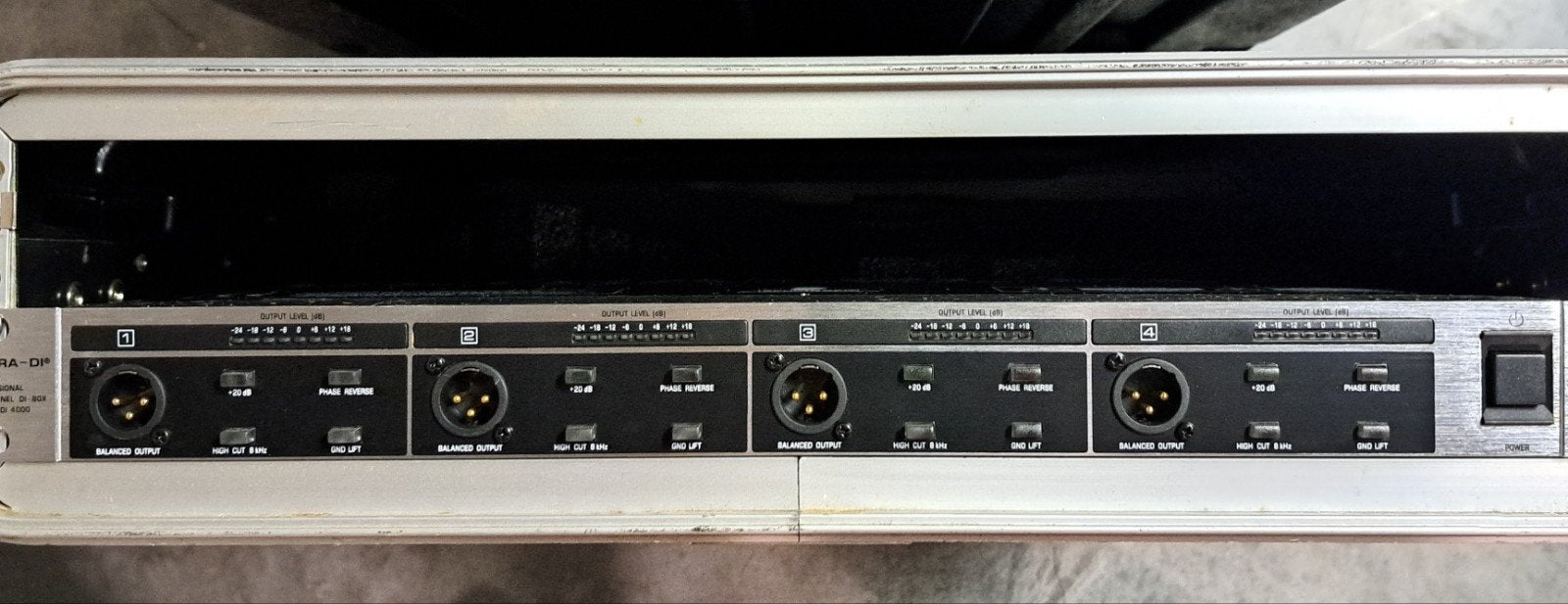 Coffret Behringer DI 4000 DI, Musique & Instruments, Enlèvement, Utilisé, Moins de 5 canaux