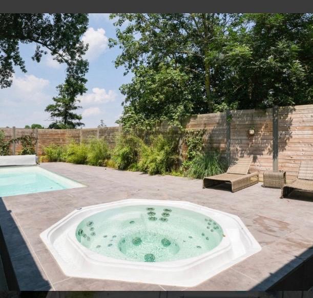 Jacuzzi intégré professionnel, Enlèvement, Comme neuf