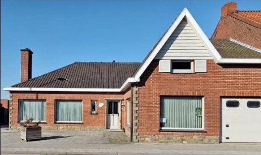 op te frissen ruime woning met grote loodsen in Zonnebeke, Woning met bedrijfsruimte, 3 kamers, Provincie West-Vlaanderen, 1000 tot 1500 m²