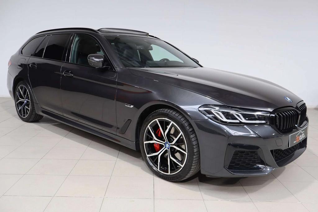 BMW 5 Serie 530 Touring 530eAS PHEV M PACK (bj 2022), Auto's, BMW, Automaat, 1998 cc, Gebruikt, 4 cilinders