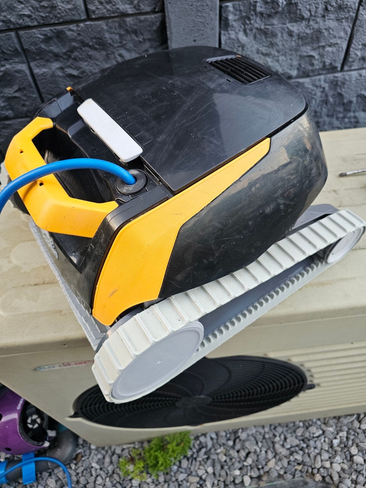 Zwembadrobot dolphin e20, Ophalen